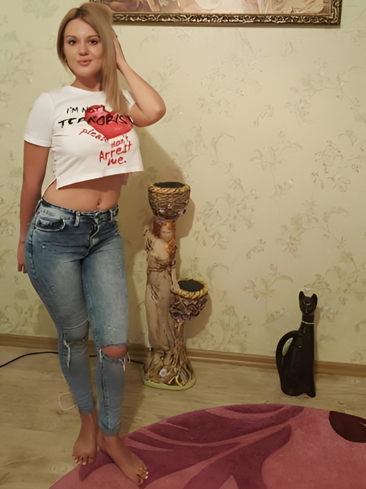 Юлия привлекальеная девушка из Красного сулина цена от 5000 руб