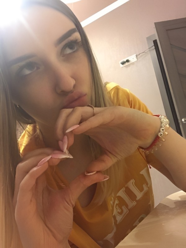 Анечка привлекательная девушка из Красного сулина цена от 1500 руб