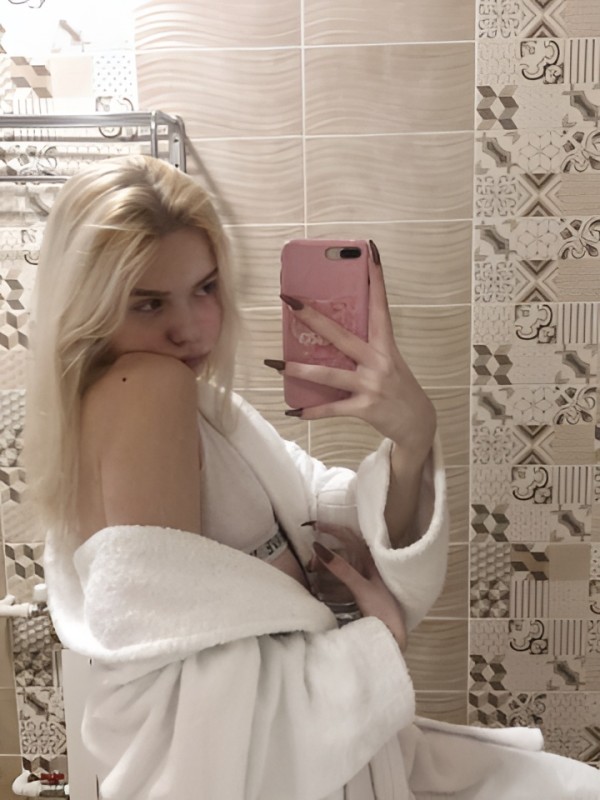 Юля привлекательная девушка из Красного сулина цена от 2500 руб